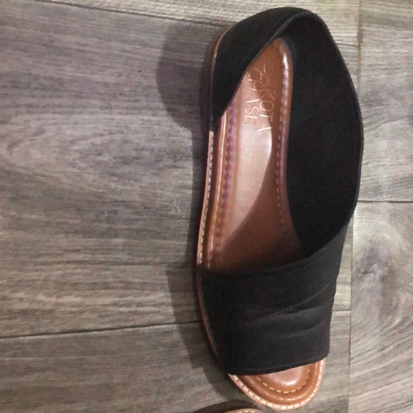 Flat shoes - Picture 2 of 3